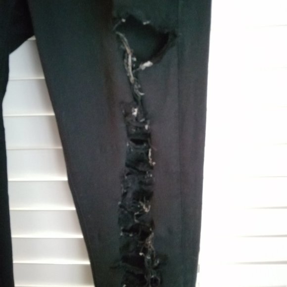 FRAME Distresed Black Jeans - Picture 2 of 4